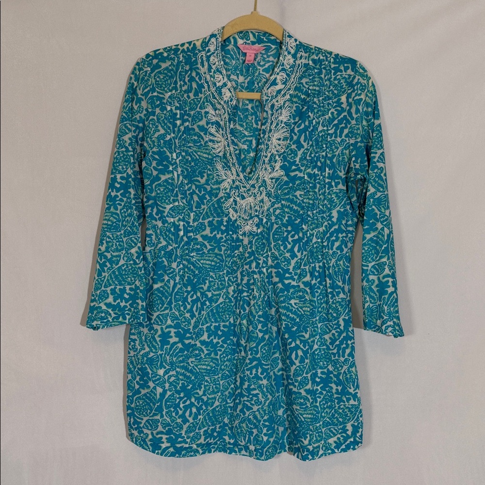 Lilly Pulitzer Sarasota Tunic Top Size M Beaded Embroidered Blue Shell Print EUC